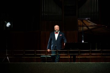 Заслуженный артист России Александр Гиндин. Международный фестиваль «Музыкальная весна», 19 Марта 2024г. — фото 5