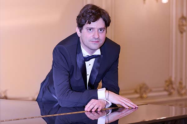 Юлиан Семёнов-Брайди с программой «Шопен, Рахманинов. 12 мгновений весны». Вечер фортепианной музыки