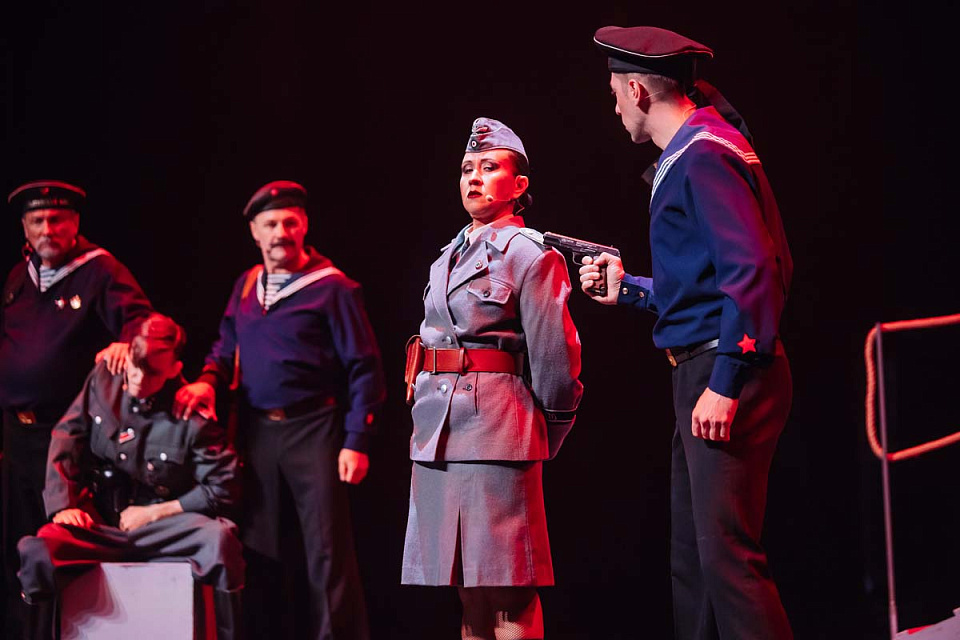 Музыкальный спектакль "Раскинулось море широко", театр эстрады "Янтарь-холл", Светлогорск, 22 Июня 2025г. — фото 20