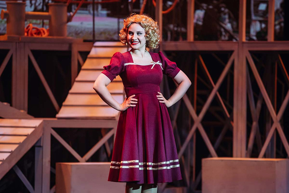 Музыкальный спектакль "Раскинулось море широко", театр эстрады "Янтарь-холл", Светлогорск, 22 Июня 2025г. — фото 6