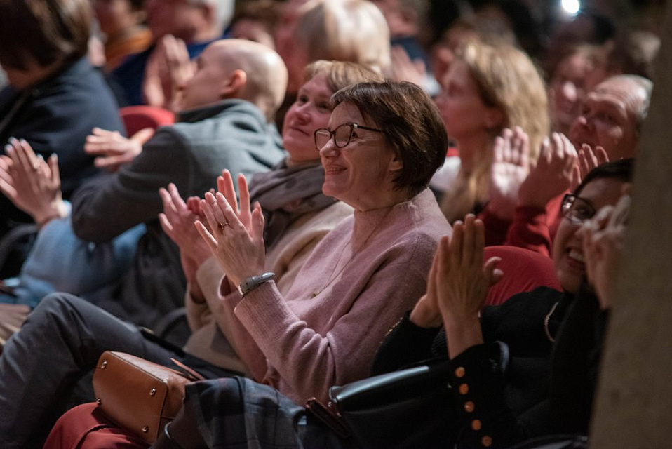 XIX МЕЖДУНАРОДНЫЙ ФЕСТИВАЛЬ "ДЖАЗ В ФИЛАРМОНИИ". трио Валерия Гроховского и камерный оркестр, 19 Ноября 2022г. — фото 26