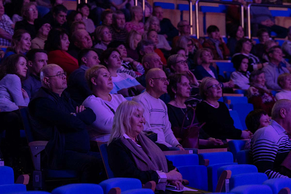 Мюзикл в духе 60-х «А у нас во дворе...» (театр эстрады «Янтарь-холл», г. Светлогорск), 26 Февраля 2023г. — фото 21