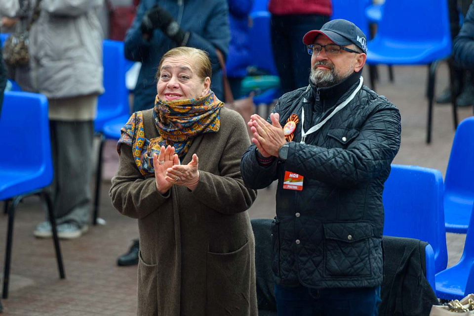 Концерт Симфонического оркестра Калининградской филармонии и солистов Мариинского театра, дирижёр Ю.Демидович, пл.Победы, 9 Мая 2025г. — фото 20
