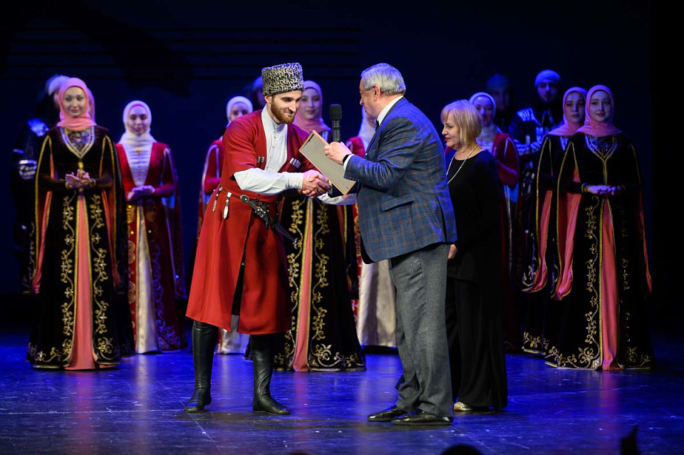 Государственный фольклорный ансамбль песни и танца «Нохчо», фестиваль «Русская музыка на Балтике», Драмтеатр, 14 Мая 2025г. — фото 28