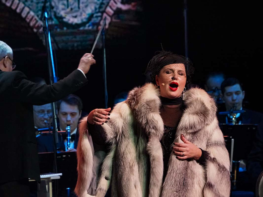 Мюзикл «Я подарю тебе Париж» (театр эстрады «Янтарь-холл», г. Светлогорск), 7 Марта 2023г. — фото 2