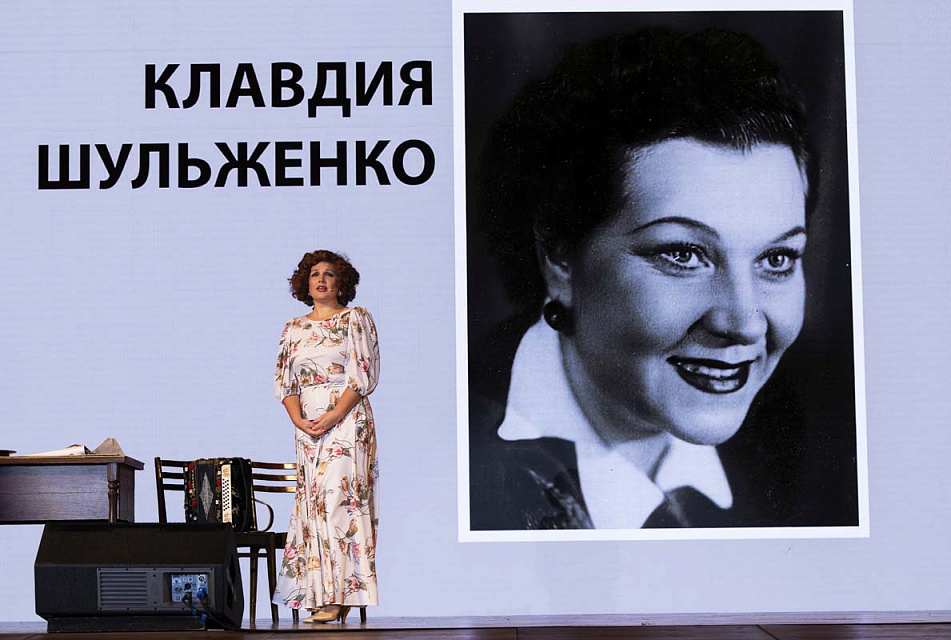 Концерт проекта "Поезд Победы" в исполнении солистов филармонии, Областной Дворец культуры и народного творчества г. Мурманск, 28 Сентября 2025г. — фото 6