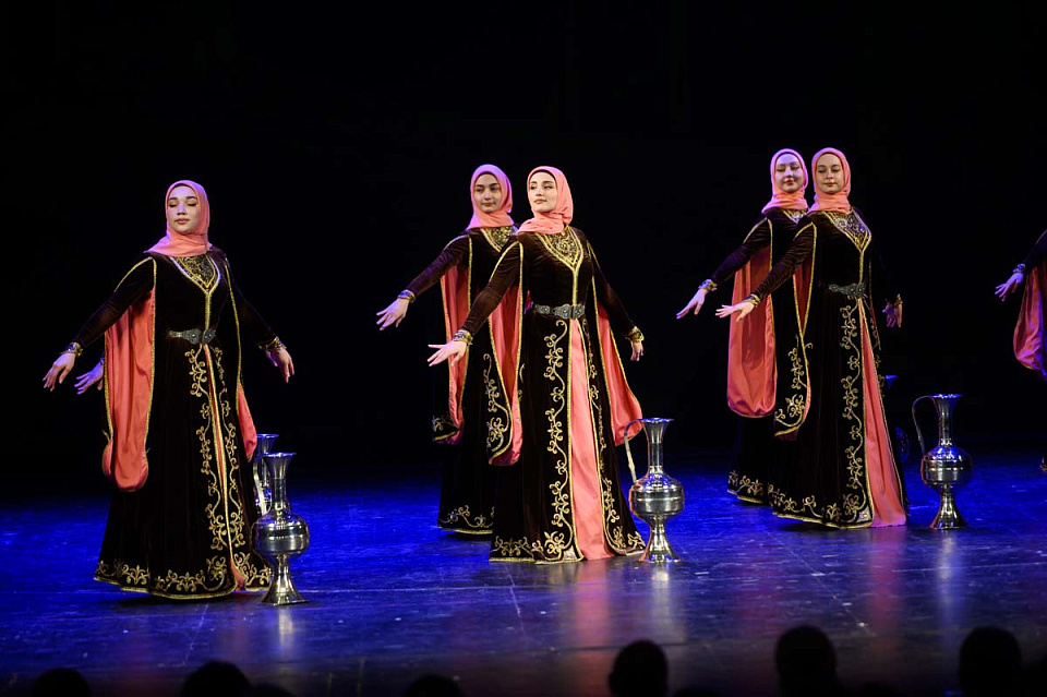 Государственный фольклорный ансамбль песни и танца «Нохчо», фестиваль «Русская музыка на Балтике», Драмтеатр, 14 Мая 2025г. — фото 18