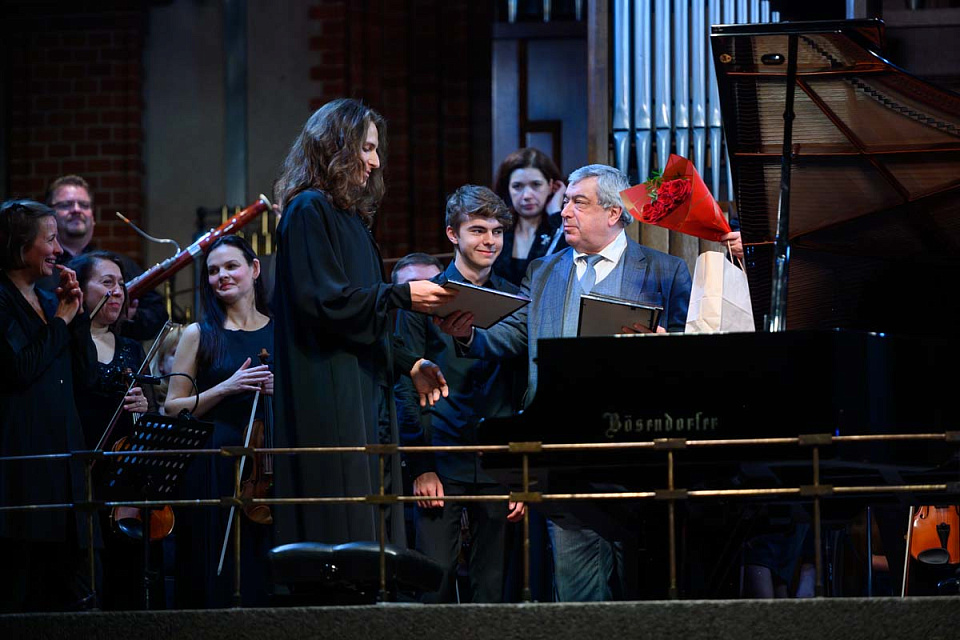 «МУЗЫКАЛЬНАЯ СБОРНАЯ РОССИИ»: Ф. Создателев, В.Вишневский И ОРКЕСТР ФИЛАРМОНИИ, 16 Марта 2024г. — фото 16