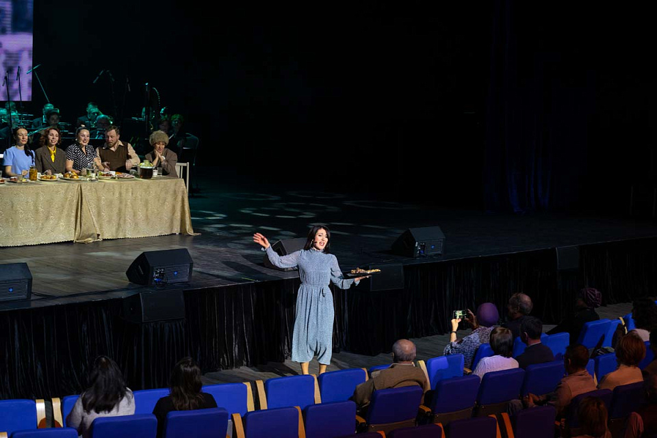 Мюзикл в духе 60-х «А у нас во дворе...» (театр эстрады «Янтарь-холл», г. Светлогорск), 26 Февраля 2023г. — фото 26