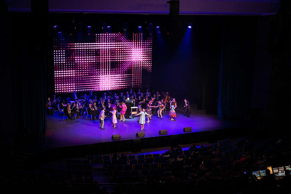 Мюзикл в духе 60-х «А у нас во дворе...» (театр эстрады «Янтарь-холл», г. Светлогорск), 26 Февраля 2023г. — фото 13