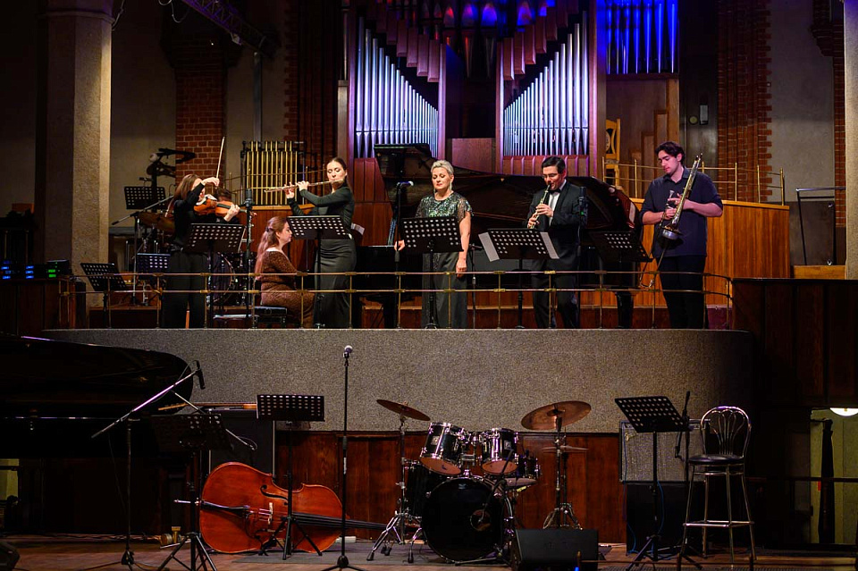 Международный фестиваль «Джаз в филармонии», Ансамбли «ЗВУК» (Москва) и «Акцент» (Калининград), 16 Ноября 2024г. — фото 9