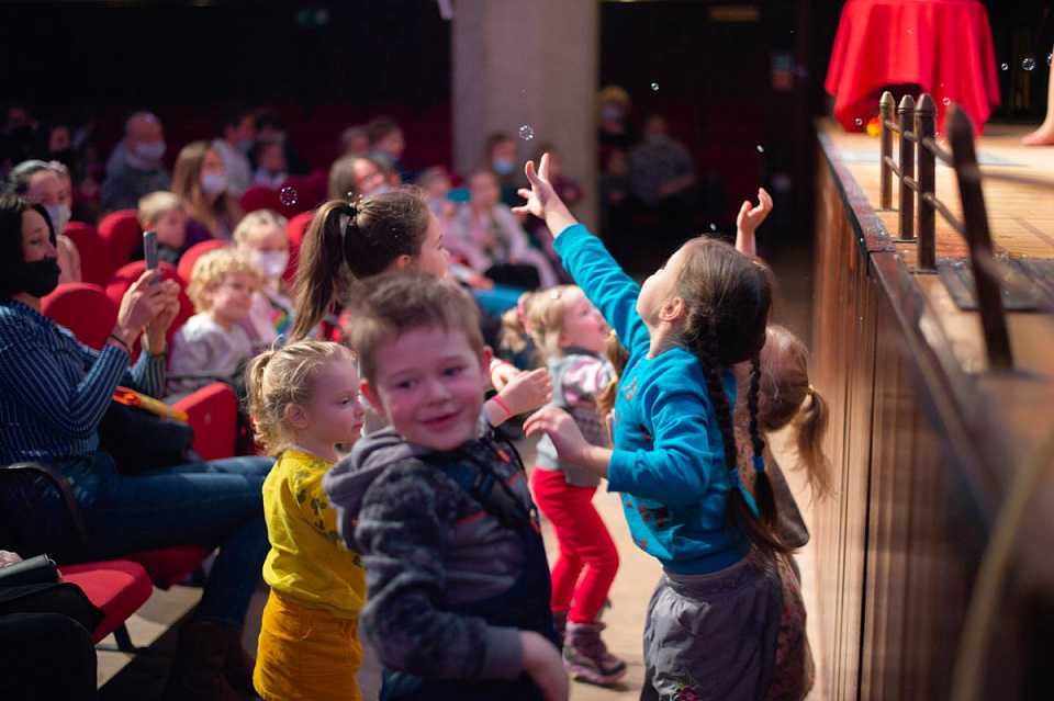 МУЗЫКАЛЬНЫЙ СПЕКТАКЛЬ «МОЙДОДЫР», 14 Февраля 2021г. — фото 125