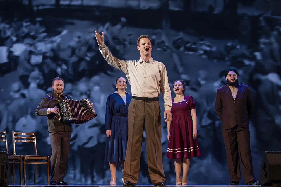 Концерт проекта "Поезд Победы" в исполнении солистов филармонии, Областной Дворец культуры и народного творчества г. Мурманск, 28 Сентября 2025г. — фото 10