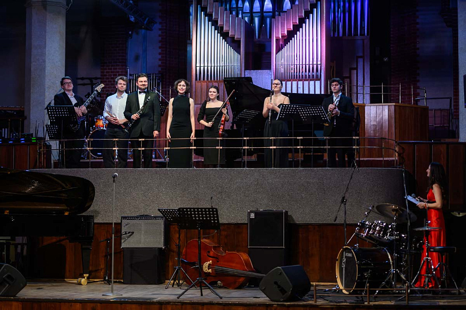 Международный фестиваль «Джаз в филармонии», Ансамбли «ЗВУК» (Москва) и «Акцент» (Калининград), 19 Ноября 2025г. — фото 14