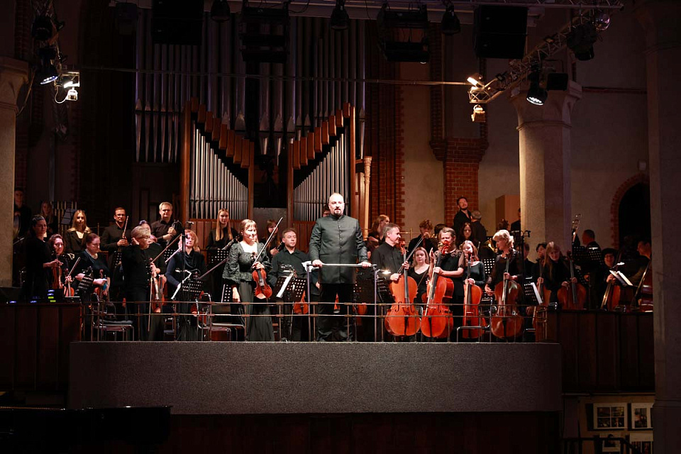 Выступление Камерного оркестра филармонии и учащихся и преподавателей ЦМШ-АИИ из Москвы и Калининграда, 28 Сентября 2025г. — фото 10