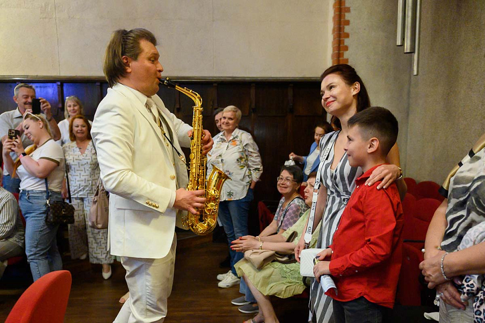 «САКСОФОН. РОЯЛЬ. ОРКЕСТР» С. КОЛЕСОВ, КАМЕРНЫЙ ОРКЕСТР И А. УШАКОВА, «РУССКАЯ МУЗЫКА НА БАЛТИКЕ», 25 Мая 2024г. — фото 18