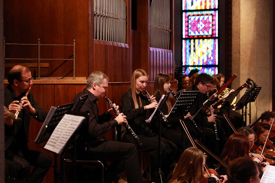 Выступление Камерного оркестра филармонии и учащихся и преподавателей ЦМШ-АИИ из Москвы и Калининграда, 28 Сентября 2025г. — фото 4