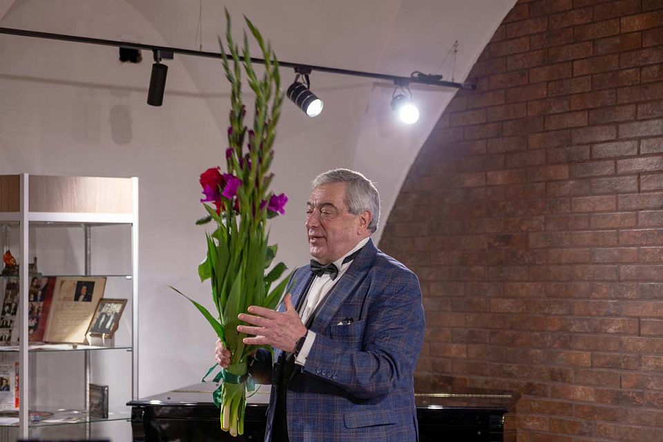 Творческая встреча с Виктором Бобковым, премьера проекта «Филармоническая среда» в малом зале, 1 Октября 2025г. — фото 10