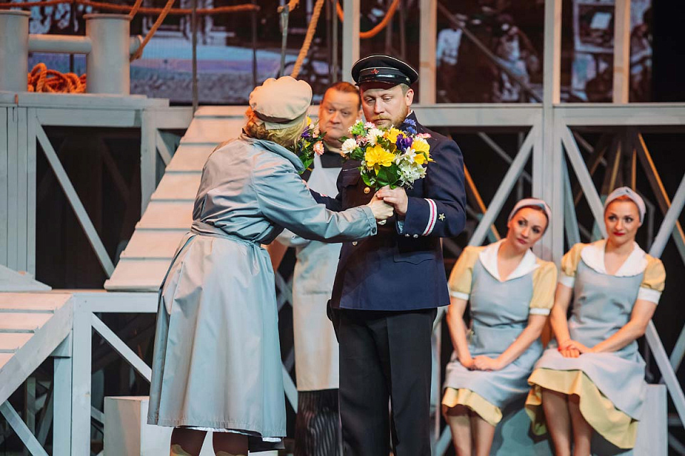 Музыкальный спектакль "Раскинулось море широко", театр эстрады "Янтарь-холл", Светлогорск, 22 Июня 2025г. — фото 7