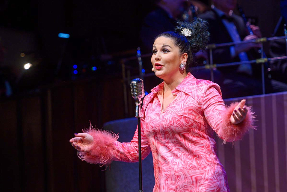 «А у нас во дворе...», мюзикл в духе 60-х, Концертный духовой оркестр и солисты филармонии,танц.группа Ансамбля песни и пляски ДКБ, 1 Января 2025г. — фото 14