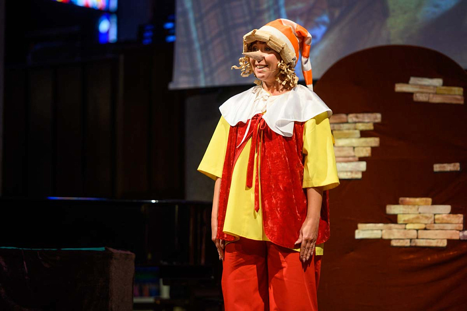 МУЗЫКАЛЬНЫЙ СПЕКТАКЛЬ «ПРИКЛЮЧЕНИЯ БУРАТИНО» к 65-летию Калининградской областной филармонии, 6 Октября 2024г. — фото 3