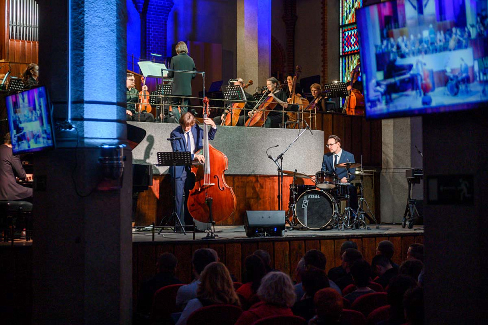 «Русская музыка в джазовых тонах», Камерный оркестр филармонии и Трио А. Маслова, 2 Мая 2025г. — фото 11