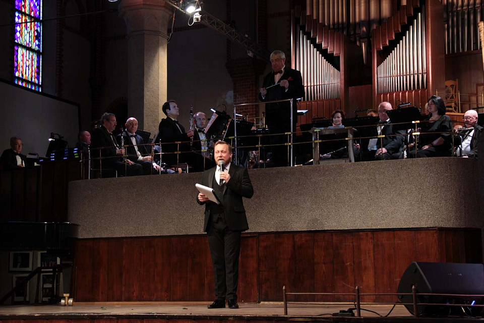 Концертный духовой оркестр и солисты филармонии поздравили калининградцев с Днём пожилых людей, 1 Октября 2025г. — фото 2