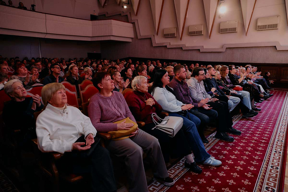 Концерт проекта "Поезд Победы" в исполнении солистов филармонии, Донецкая государственная академическая филармония, 4 Ноября 2025г. — фото 12