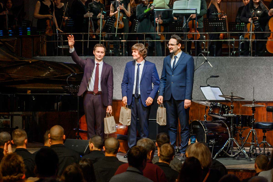 «Русская музыка в джазовых тонах», Камерный оркестр филармонии и Трио А. Маслова, 2 Мая 2025г. — фото 18