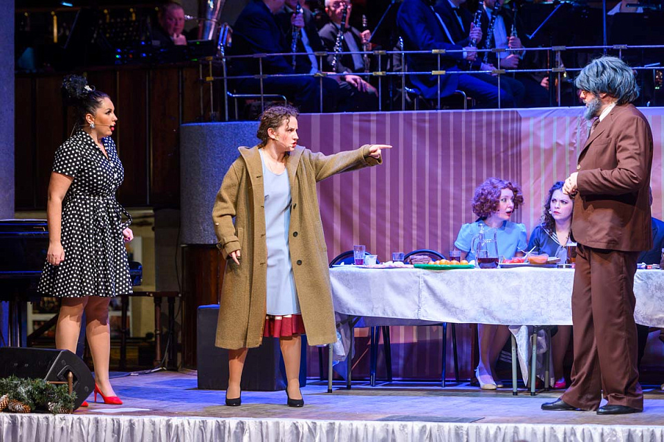 «А у нас во дворе...», мюзикл в духе 60-х, Концертный духовой оркестр и солисты филармонии,танц.группа Ансамбля песни и пляски ДКБ, 1 Января 2025г. — фото 30