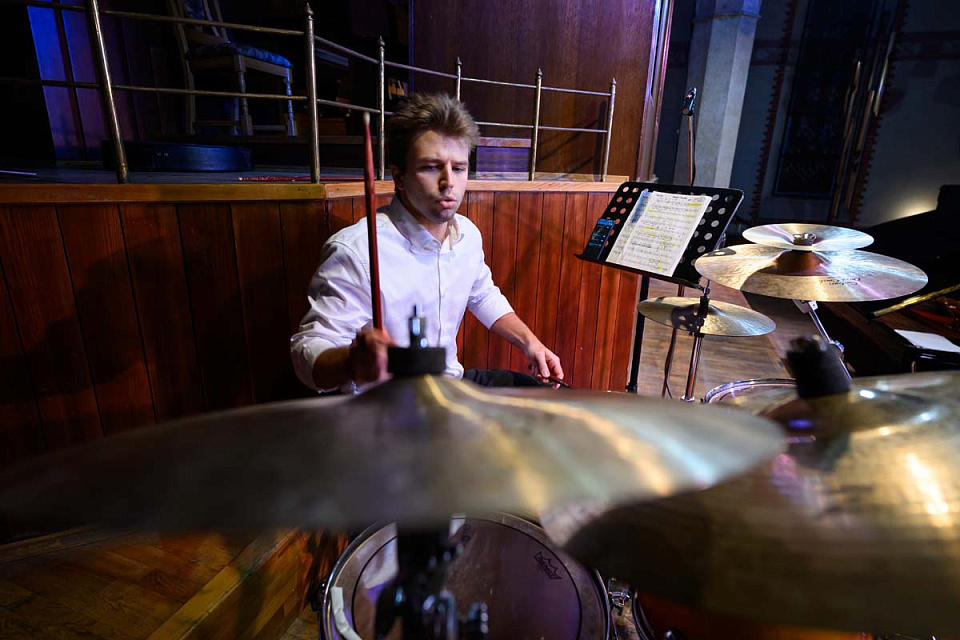 Международный фестиваль «Джаз в филармонии», Ансамбли «ЗВУК» (Москва) и «Акцент» (Калининград), 19 Ноября 2025г. — фото 13