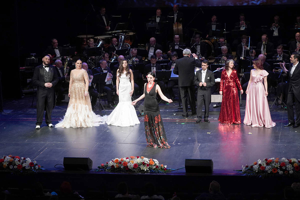 В Драмтеатре состоялся грандиозный гала-концерт «Опера, оперетта, мюзикл...», 12 Мая 2021г. — фото 86