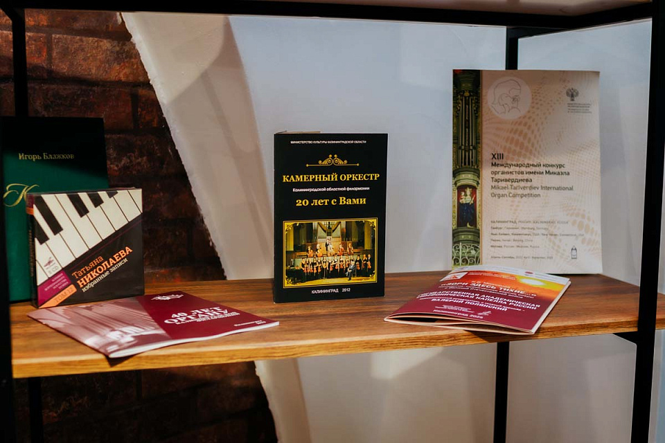 Открытие выставки в малом зале и концерт "Аве Мария" в честь 45-летия Концертного зала филармонии, 22 Августа 2025г. — фото 9