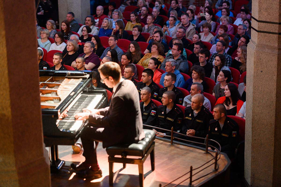 «Русская музыка в джазовых тонах», Камерный оркестр филармонии и Трио А. Маслова, 2 Мая 2025г. — фото 9