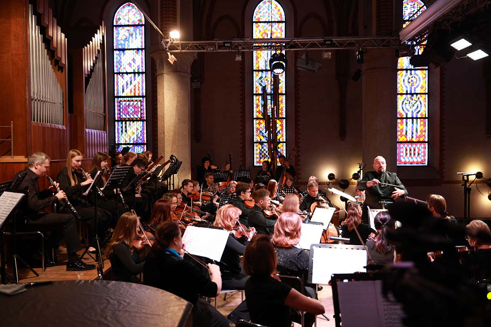 Выступление Камерного оркестра филармонии и учащихся и преподавателей ЦМШ-АИИ из Москвы и Калининграда, 28 Сентября 2025г. — фото 3