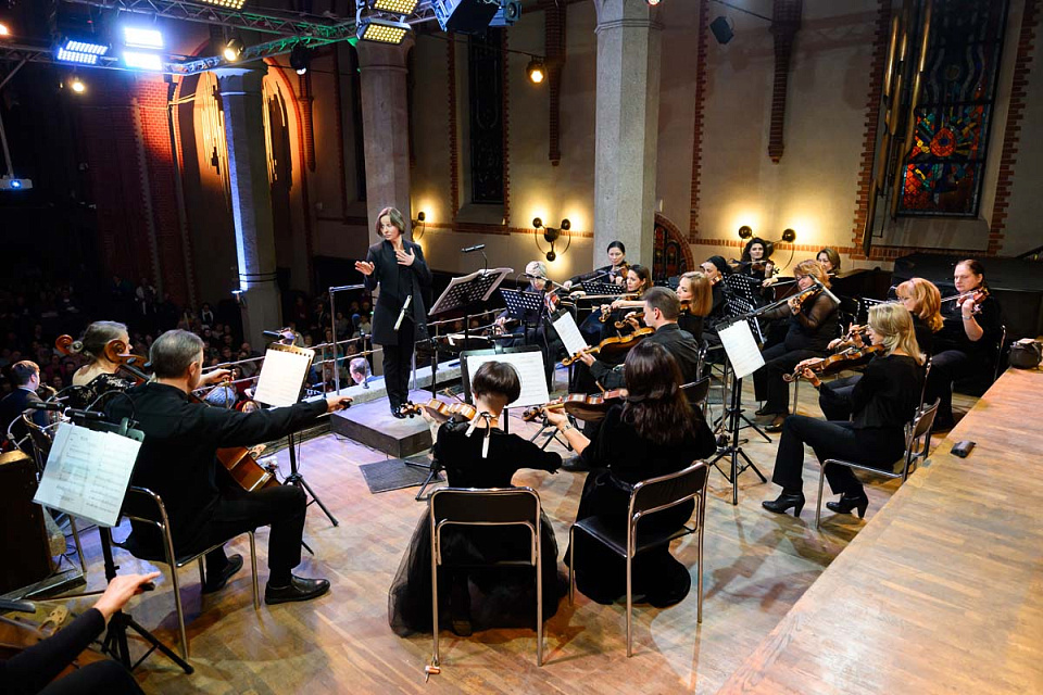 Дмитрий Носков и его квинтет, Камерный оркестр филармонии, дирижёр Елена Толкачёва, Международный фестиваль "Джаз в филармонии", 15 Ноября 2025г. — фото 12