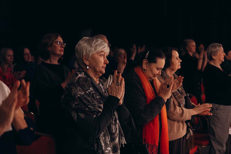 Концерт проекта "Поезд Победы" в исполнении солистов филармонии, Большой зал Екатерининского собрания, Санкт-Петербург, 18 Ноября 2025г. — фото 19