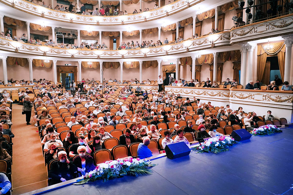 В Драмтеатре состоялся грандиозный гала-концерт «Опера, оперетта, мюзикл...», 12 Мая 2021г. — фото 8