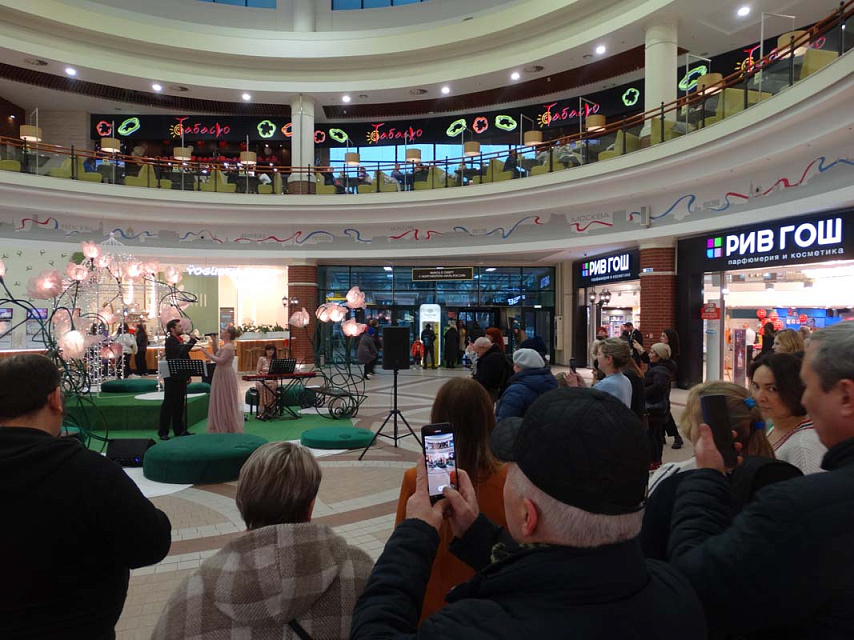 Мини-концерт солистов филармонии в ТРЦ «Европа», 14 Февраля 2024г. — фото 9