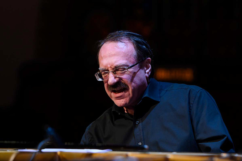 Финал Международного фестиваля «Джаз в филармонии», джазовая дуэль, Д. Крамер, В. Гроховский, 17 Ноября 2024г. — фото 5