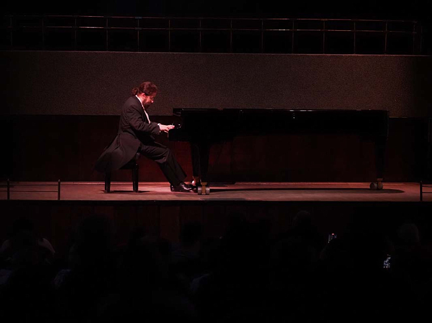 Пианист и композитор Николя Челоро (Франция), «Русская музыка на Балтике», 21 Апреля 2023г. — фото 8