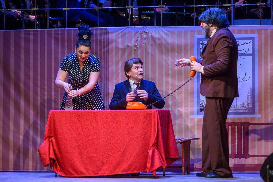 «А у нас во дворе...», мюзикл в духе 60-х, Концертный духовой оркестр и солисты филармонии,танц.группа Ансамбля песни и пляски ДКБ, 1 Января 2025г. — фото 28