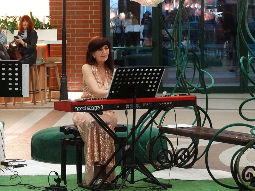 Мини-концерт солистов филармонии в ТРЦ «Европа», 14 Февраля 2024г. — фото 17