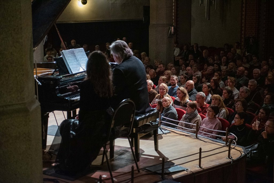 XIX МЕЖДУНАРОДНЫЙ ФЕСТИВАЛЬ "ДЖАЗ В ФИЛАРМОНИИ". трио Валерия Гроховского и камерный оркестр, 19 Ноября 2022г. — фото 25