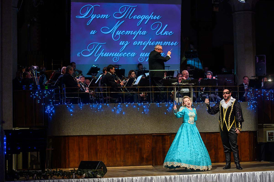 «Новогодний бал у Имре Кальмана», ПРЕМЬЕРА! Концертный духовой оркестр и солисты филармонии, 27 Декабря 2024г. — фото 11