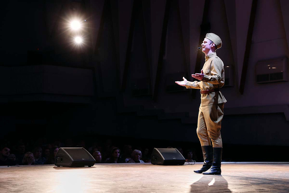 Концерт проекта "Поезд Победы" в исполнении солистов филармонии, Донецкая государственная академическая филармония, 4 Ноября 2025г. — фото 9