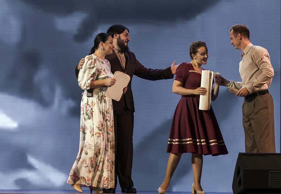 Концерт проекта "Поезд Победы" в исполнении солистов филармонии, Областной Дворец культуры и народного творчества г. Мурманск, 28 Сентября 2025г. — фото 2