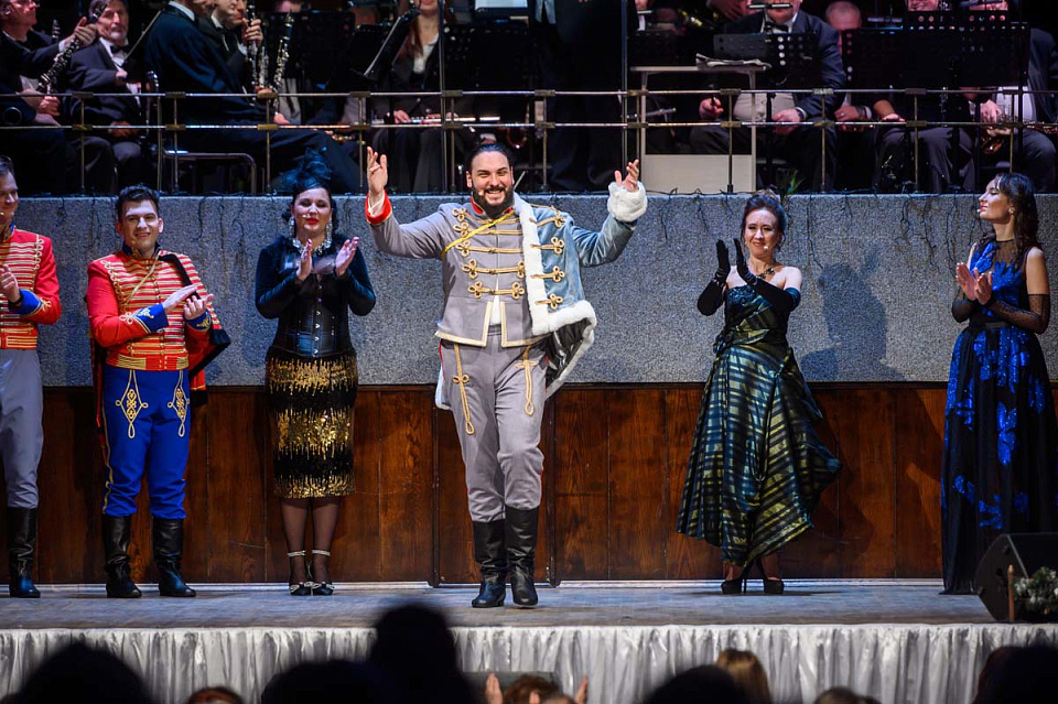 «Новогодний бал у Имре Кальмана», ПРЕМЬЕРА! Концертный духовой оркестр и солисты филармонии, 27 Декабря 2024г. — фото 30