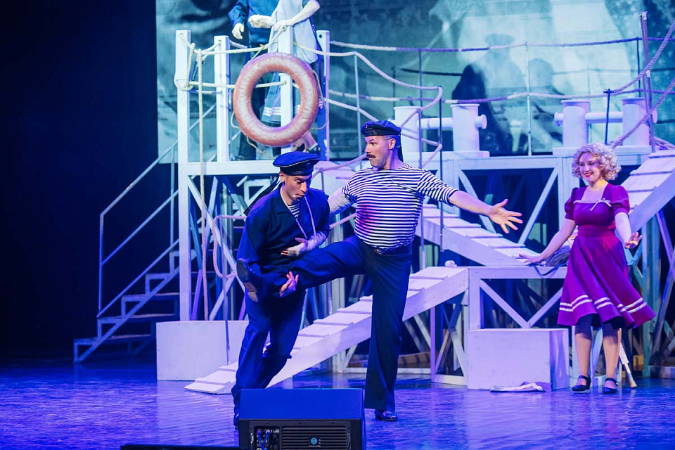 Музыкальный спектакль "Раскинулось море широко", театр эстрады "Янтарь-холл", Светлогорск, 22 Июня 2025г. — фото 22