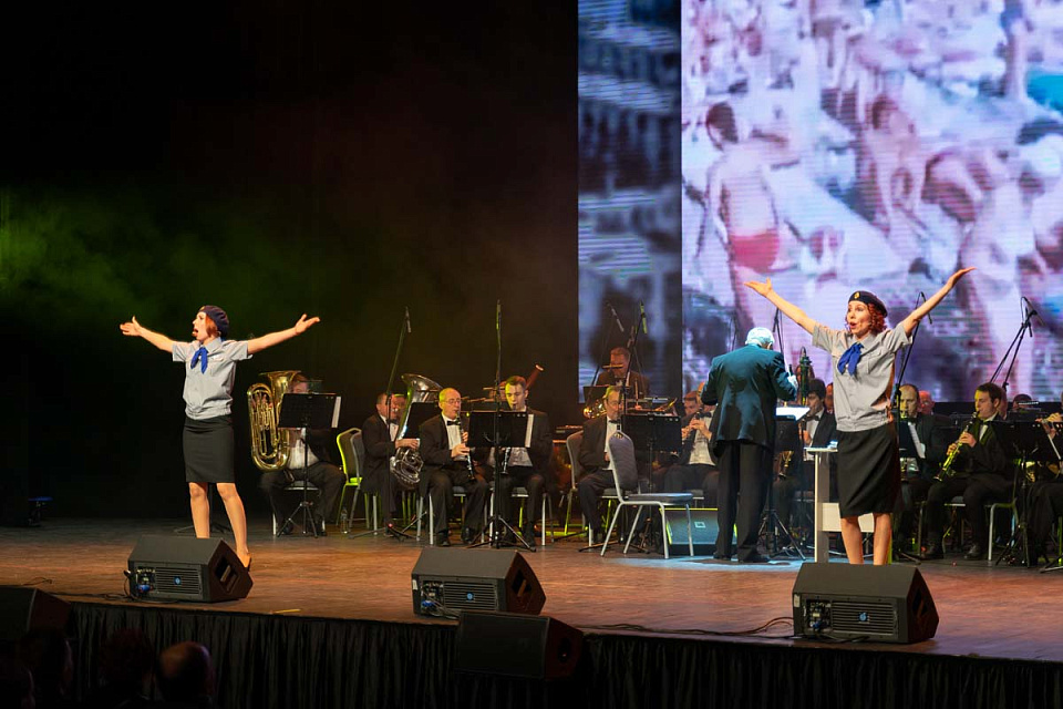 Мюзикл в духе 60-х «А у нас во дворе...» (театр эстрады «Янтарь-холл», г. Светлогорск), 26 Февраля 2023г. — фото 8